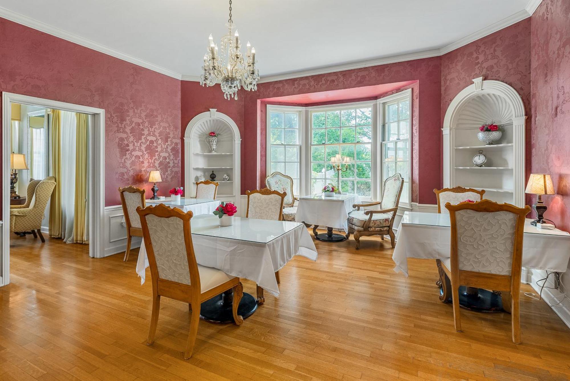 Beland Mansion-Blooming Garden Suite! Форт Смит Екстериор снимка